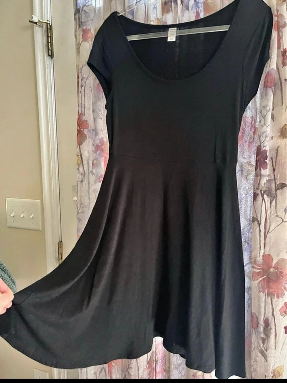 Old Navy Fit & Flare Midi Dress Black- Medium - Cap Sleeves